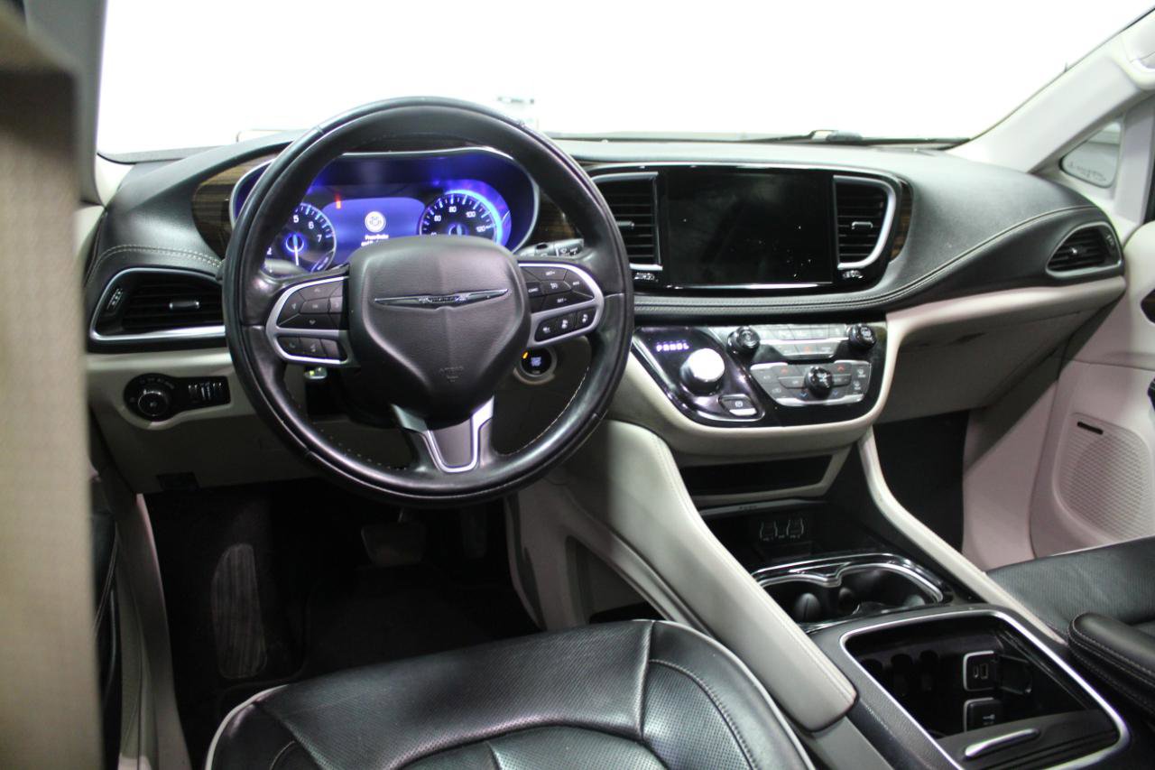 Used 2022 Chrysler Pacifica Limited image 8