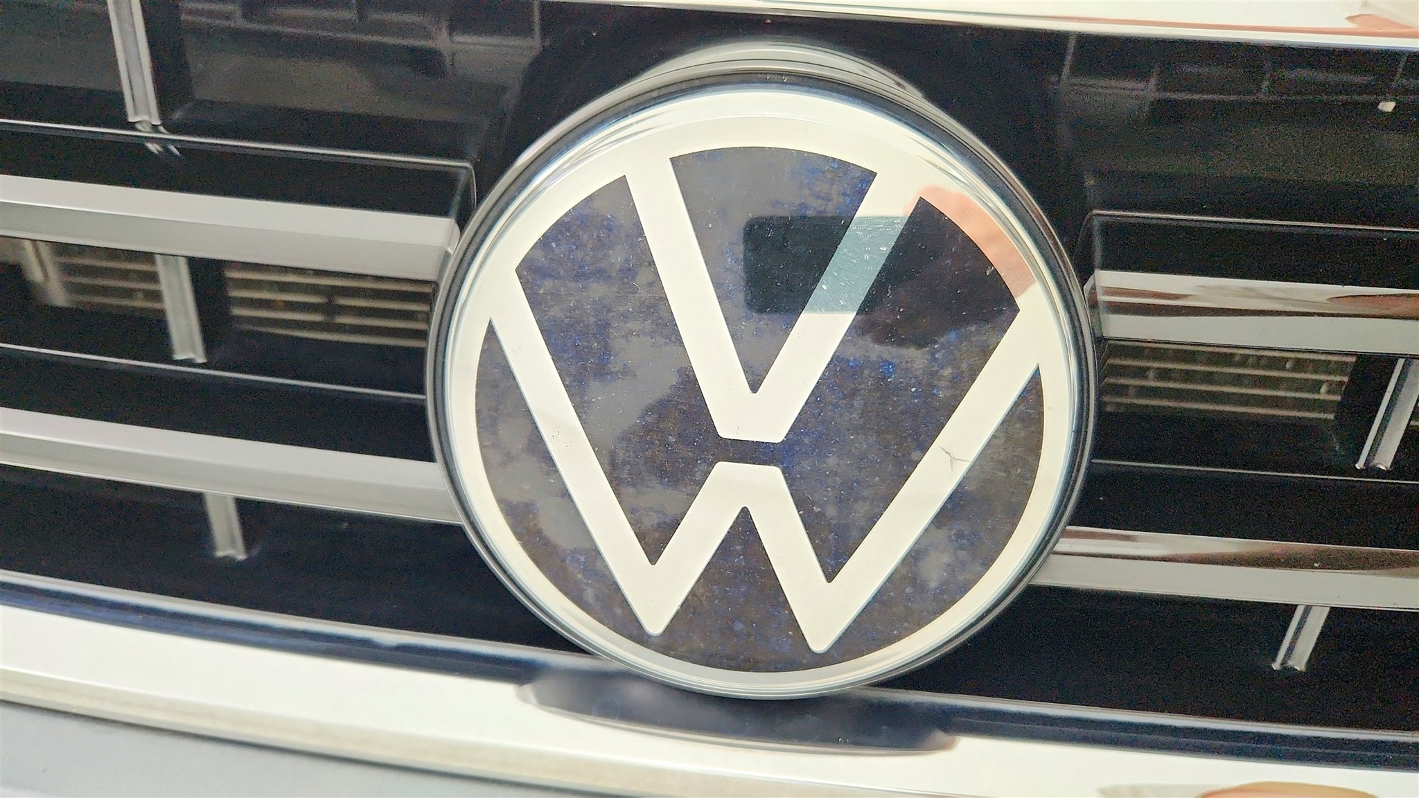 Used 2023 Volkswagen Tiguan SE R-Line image 28