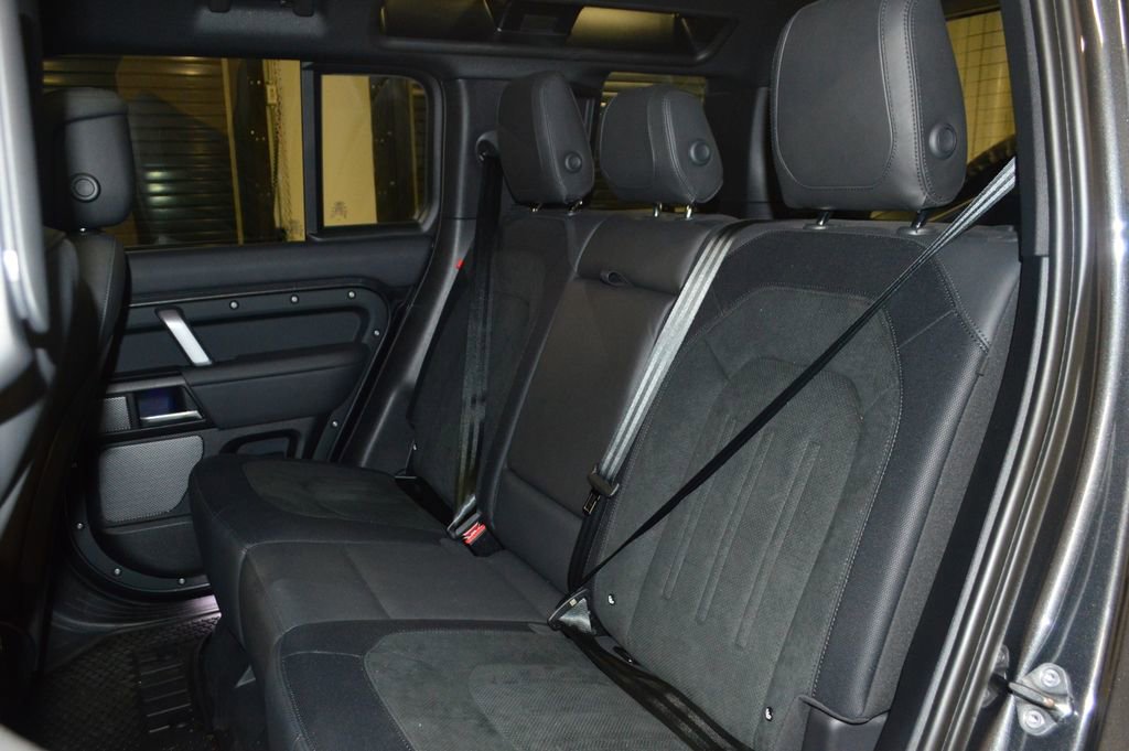 Used 2024 Land Rover Defender 110 V8 AWD/4WD image 31