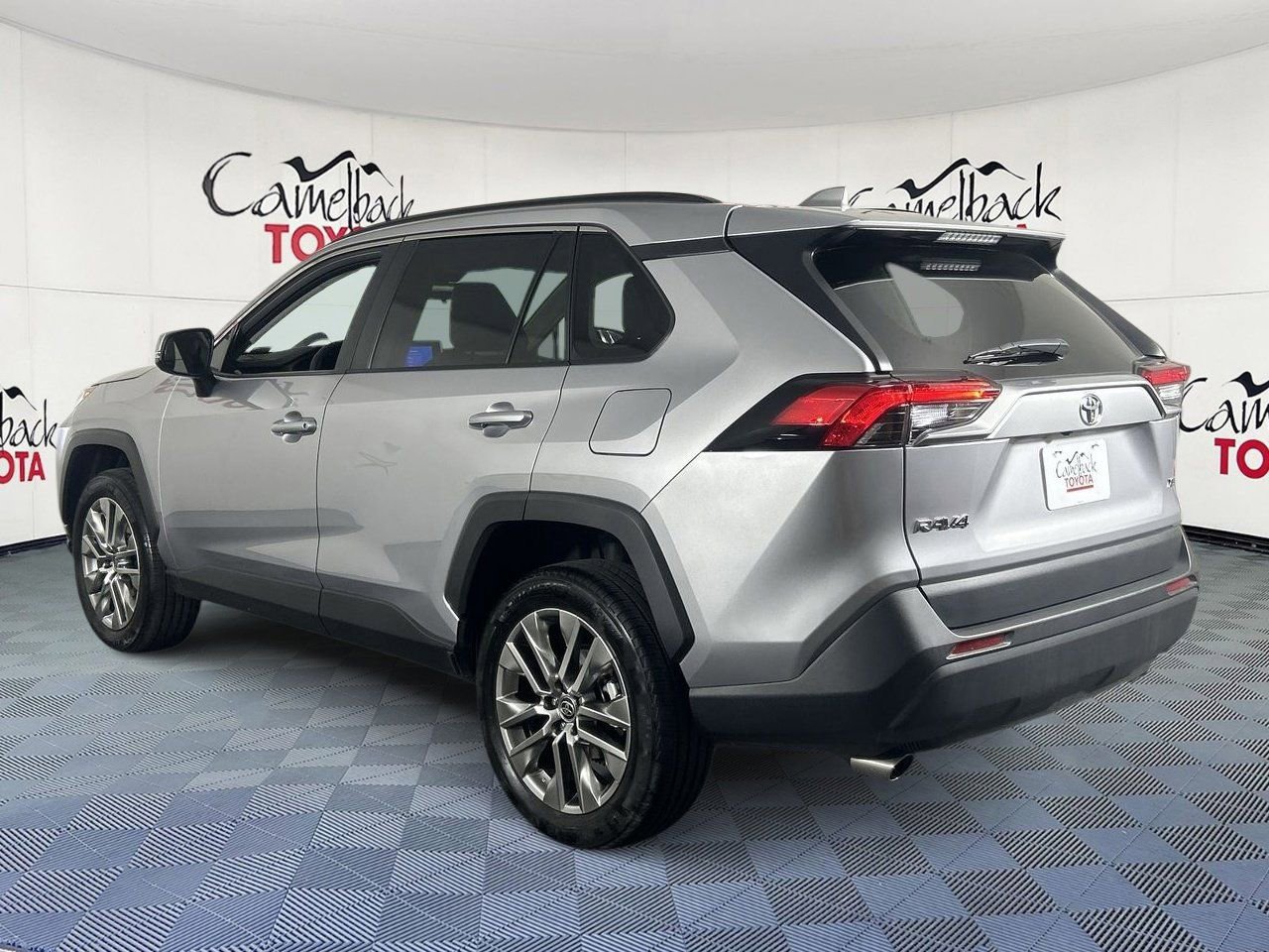 Used 2023 Toyota RAV4 XLE Premium FWD image 5