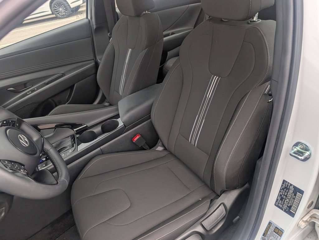 Used 2025 Hyundai Elantra SEL image 9