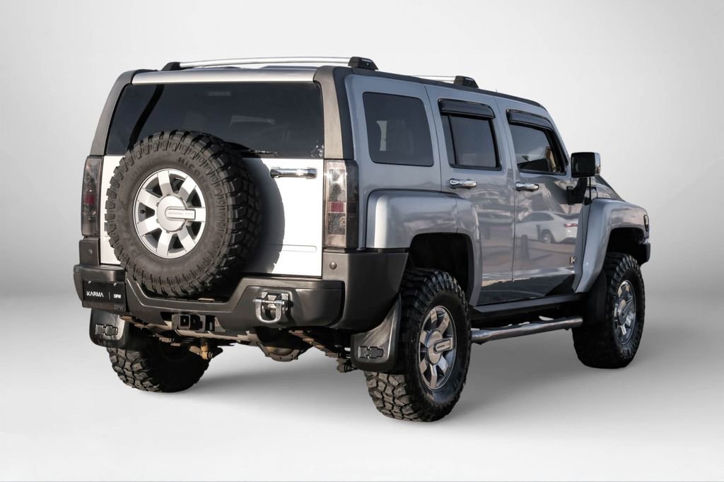 Used 2010 HUMMER H3 Luxury w/ Appearance Package image 6