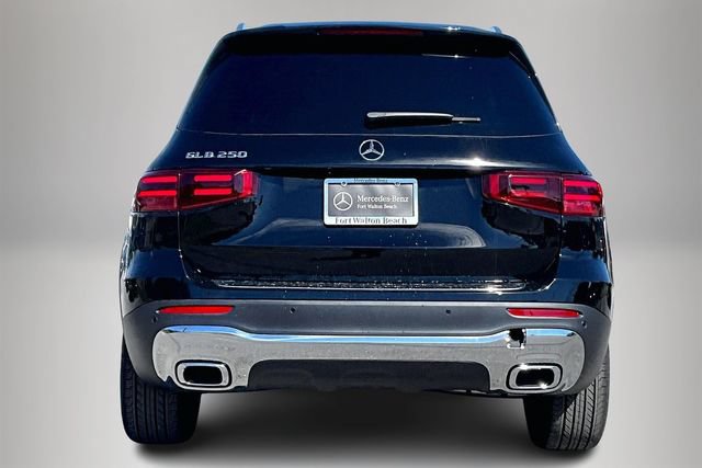 Used 2025 Mercedes-Benz GLB 250 image 3