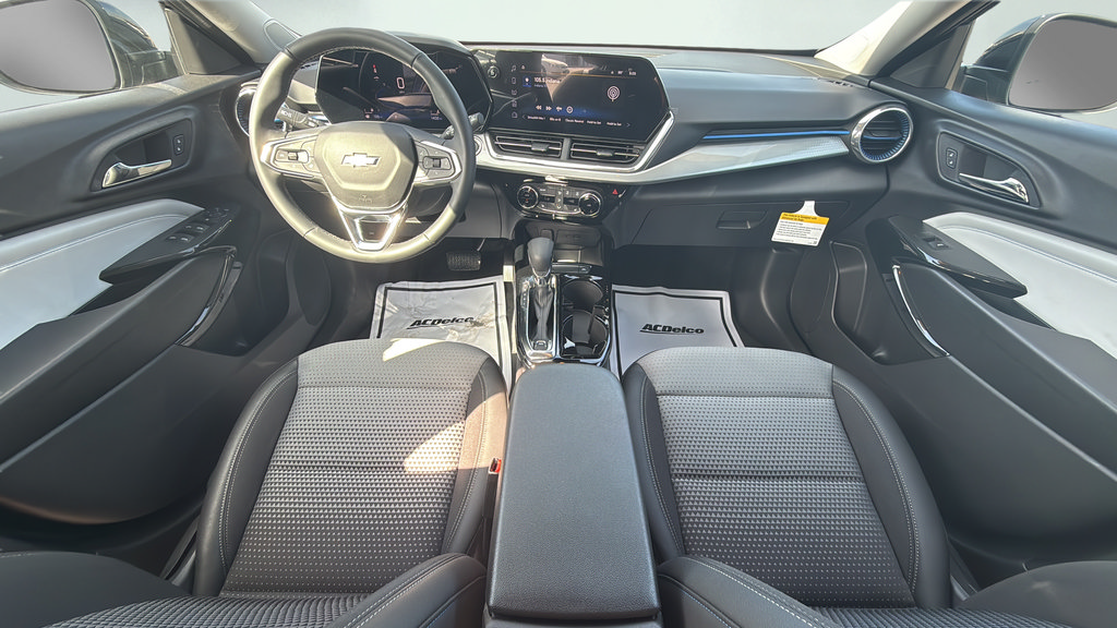 Used 2025 Chevrolet Trax LT w/ Driver Confidence Package FWD image 28