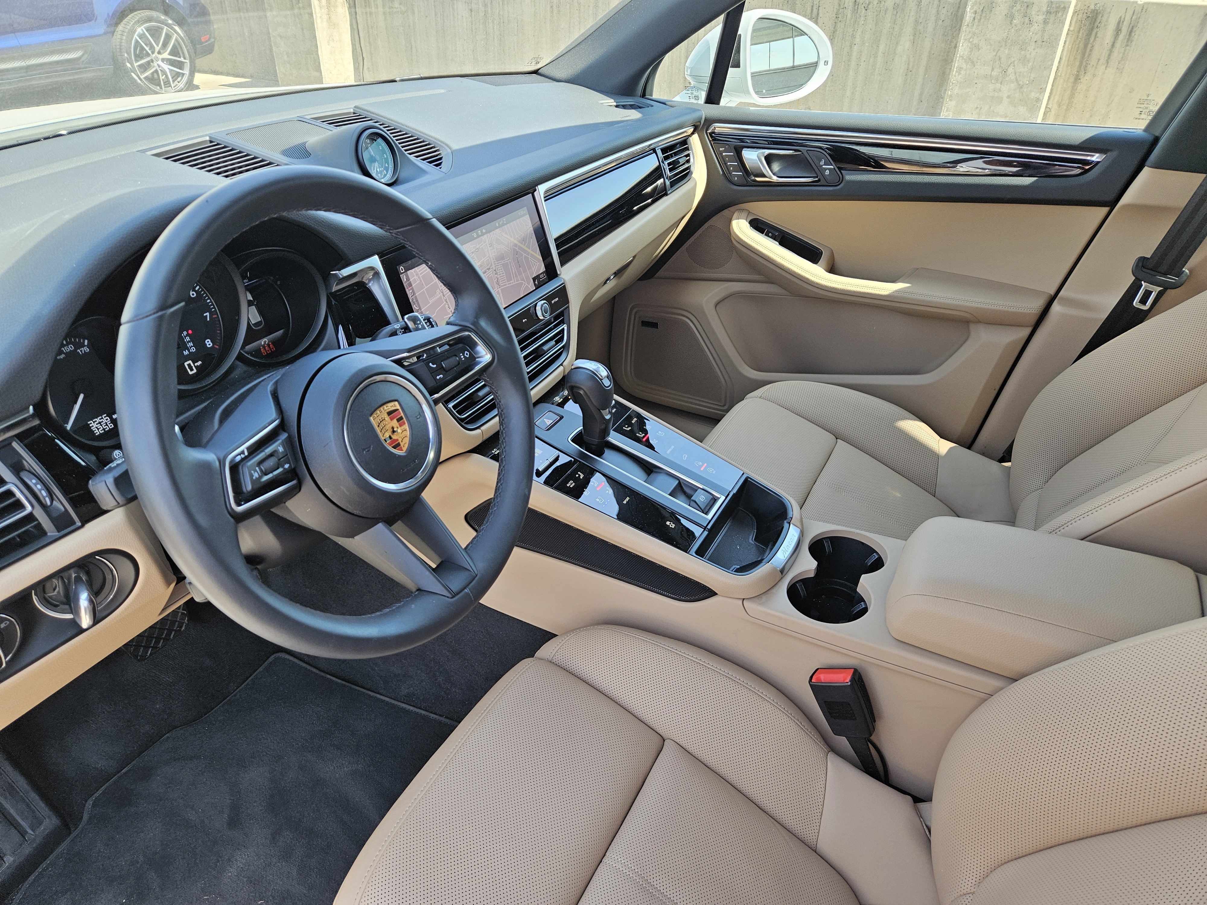Certified 2026 Porsche Macan AWD/4WD image 4
