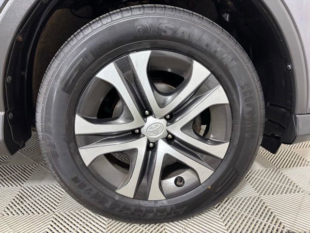 Used 2017 Toyota RAV4 LE AWD/4WD image 21