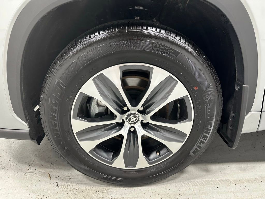 Used 2025 Toyota Highlander XLE AWD/4WD image 69
