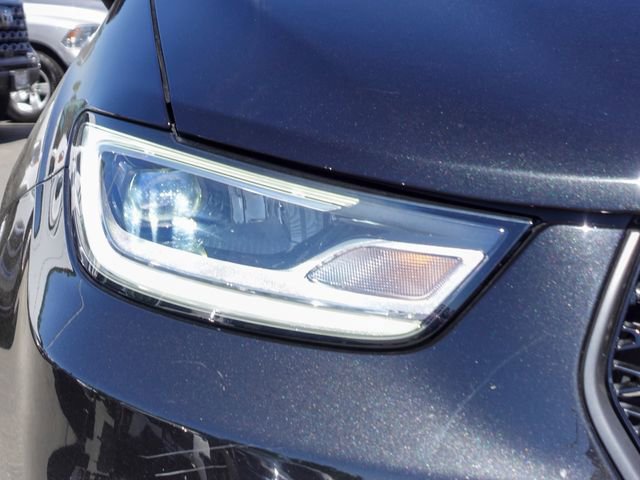 Used 2023 Chrysler Pacifica Limited w/ Uconnect Theater Family Group FWD image 3