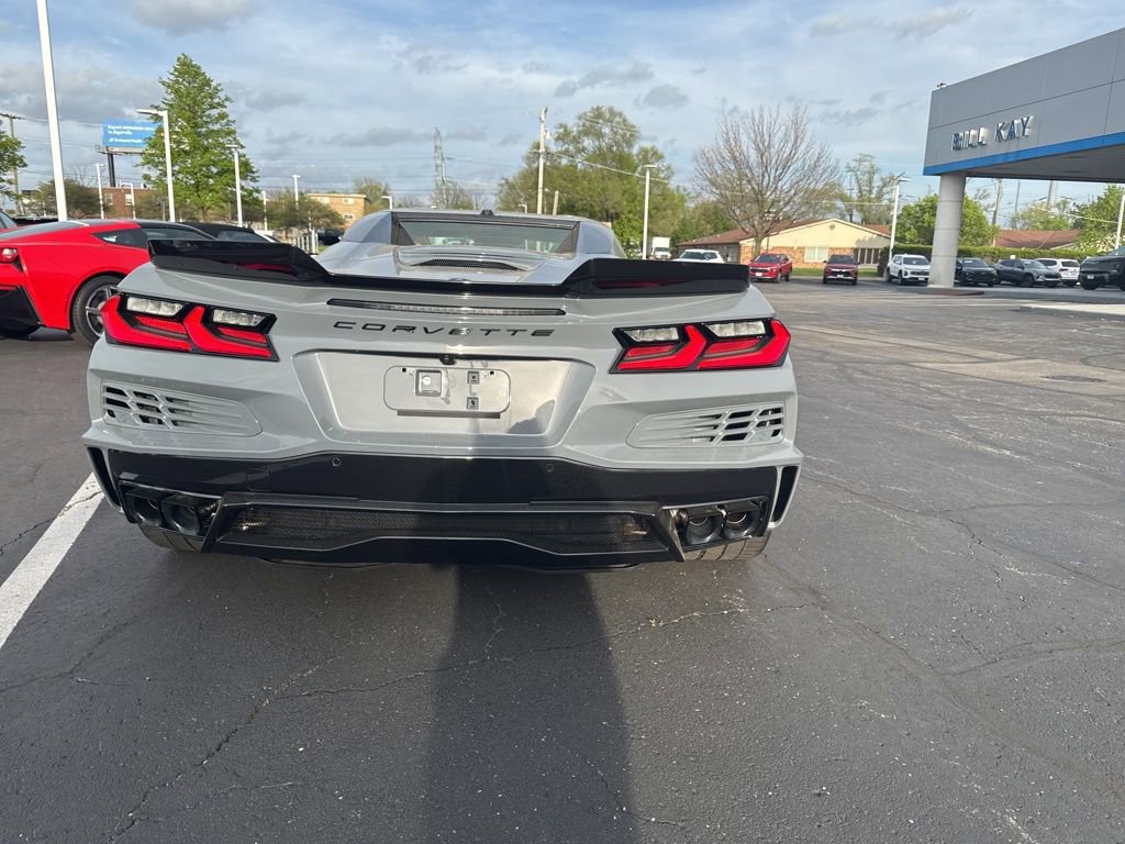 Used 2025 Chevrolet Corvette E-Ray w/ Stealth Interior Trim Package AWD/4WD image 5