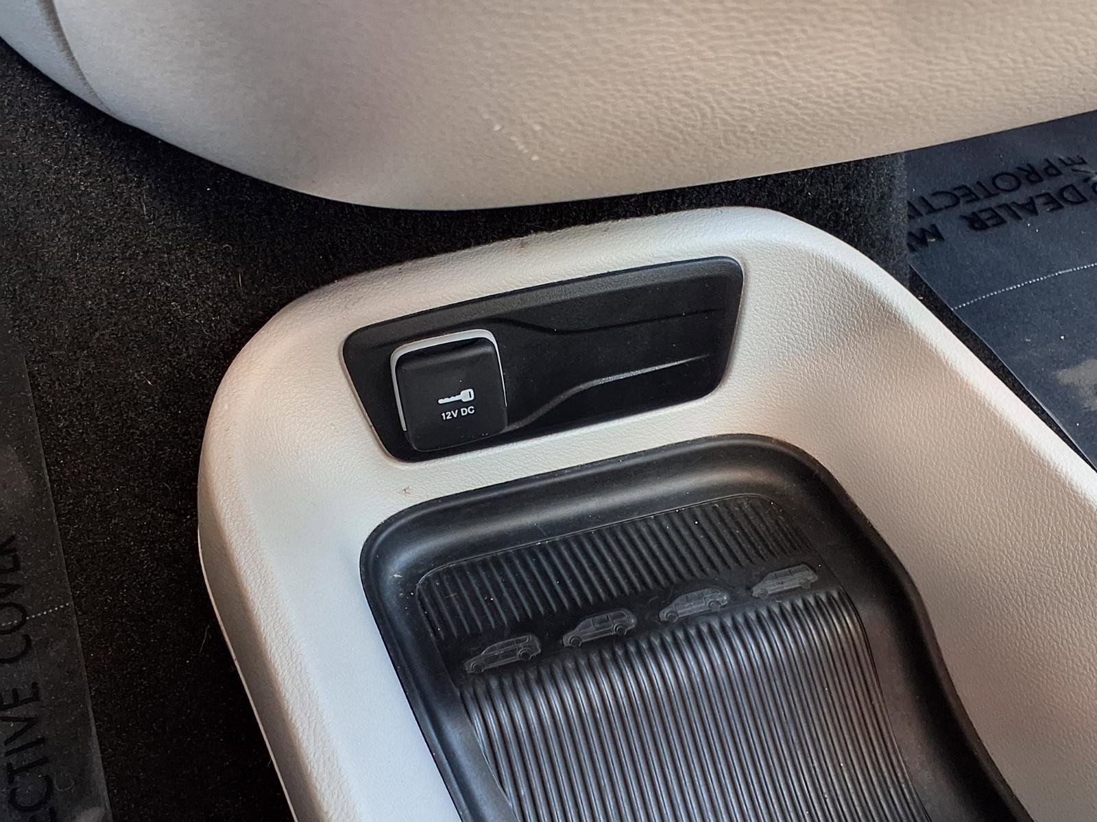 Used 2023 Chrysler Pacifica Touring-L FWD image 17