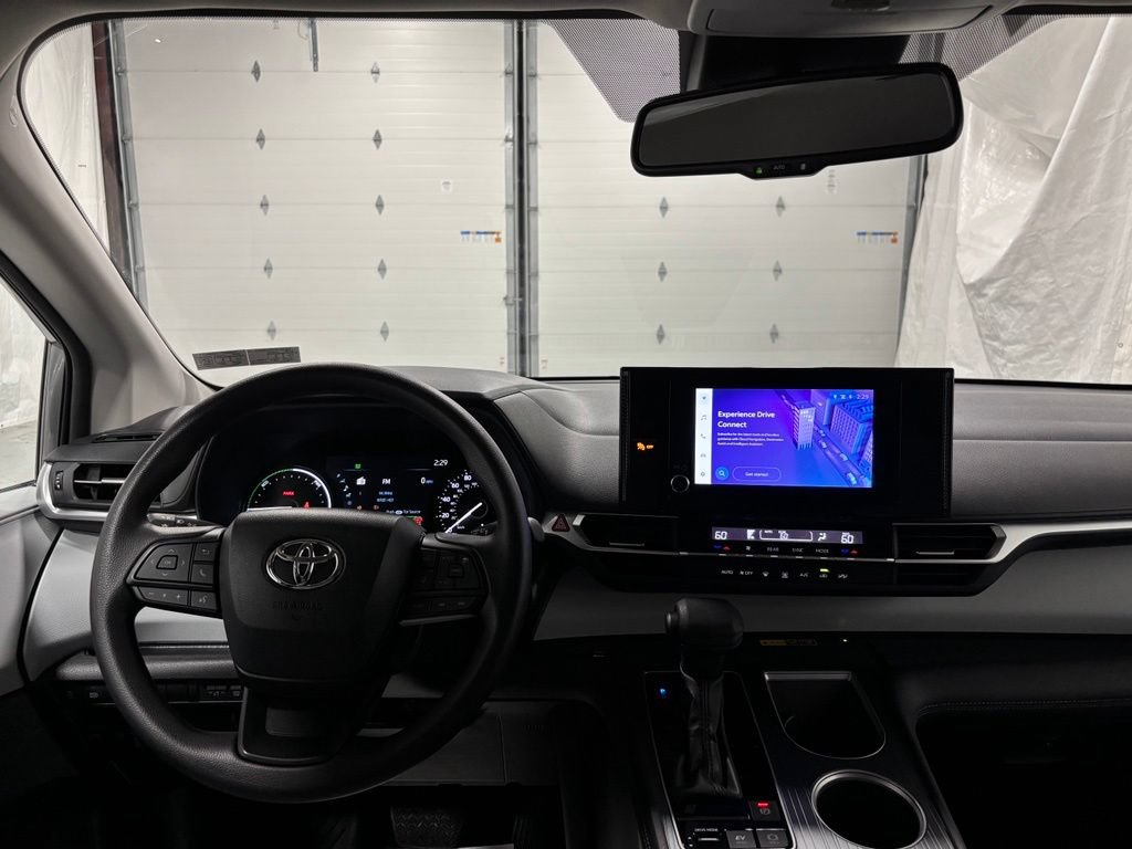 Used 2026 Toyota Sienna LE FWD image 16