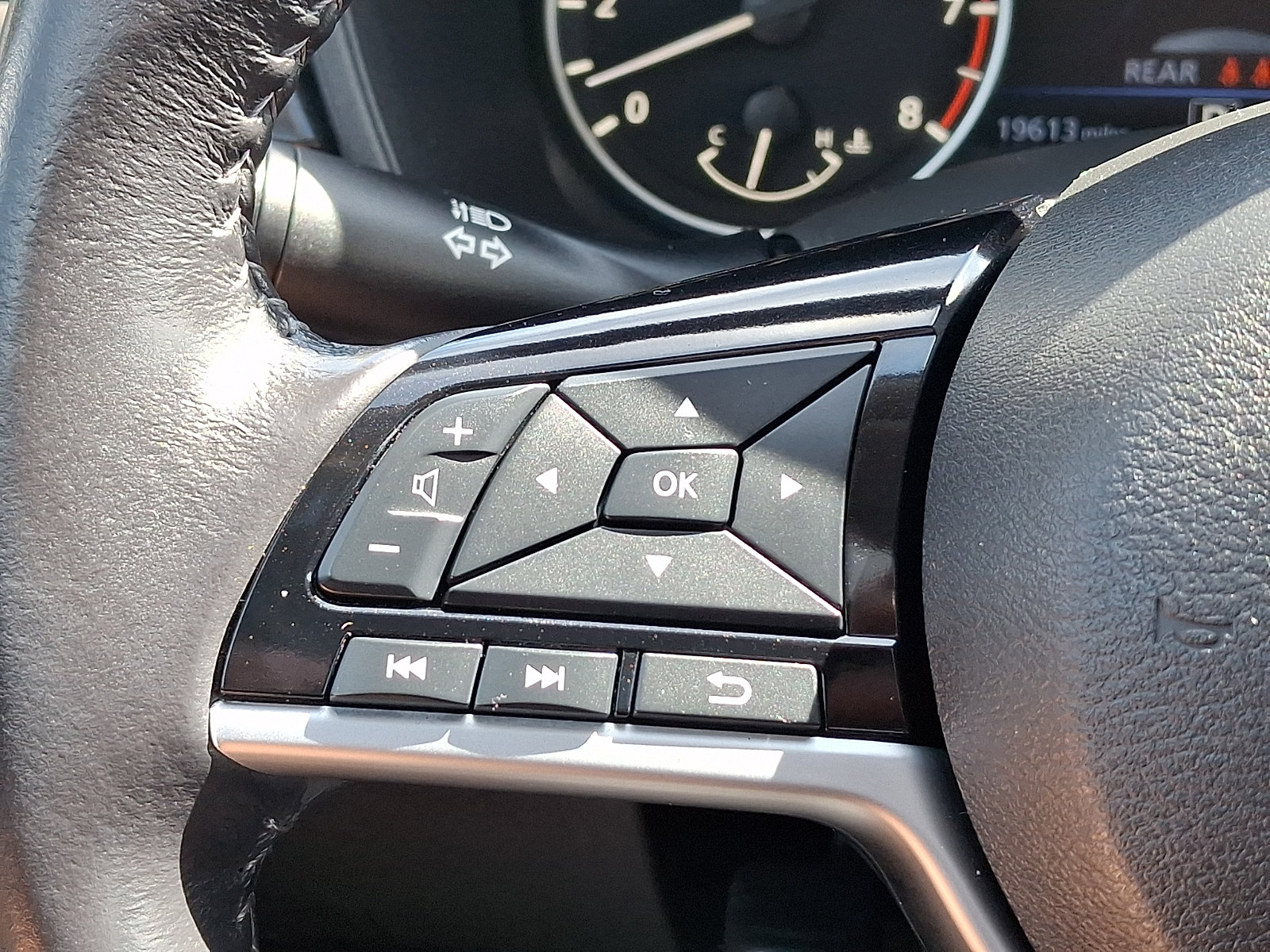 Used 2024 Nissan Altima 2.5 SV w/ SV Premium Package FWD image 22