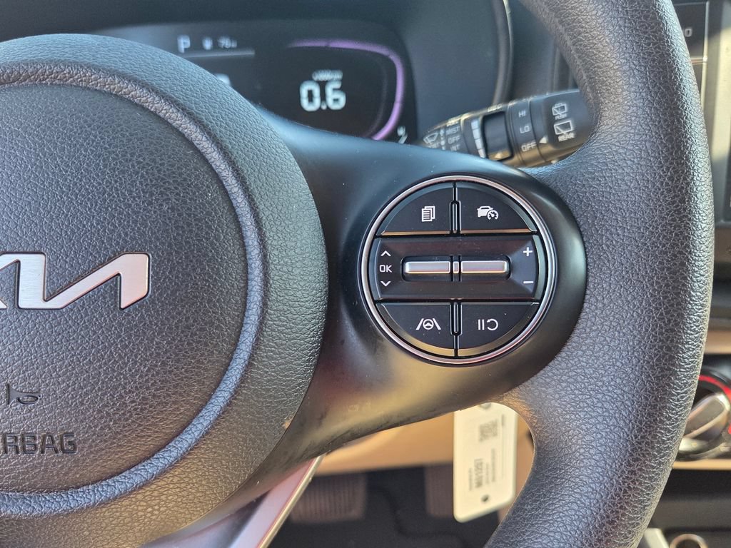 Used 2025 Kia Soul LX w/ LX Technology Package FWD image 22