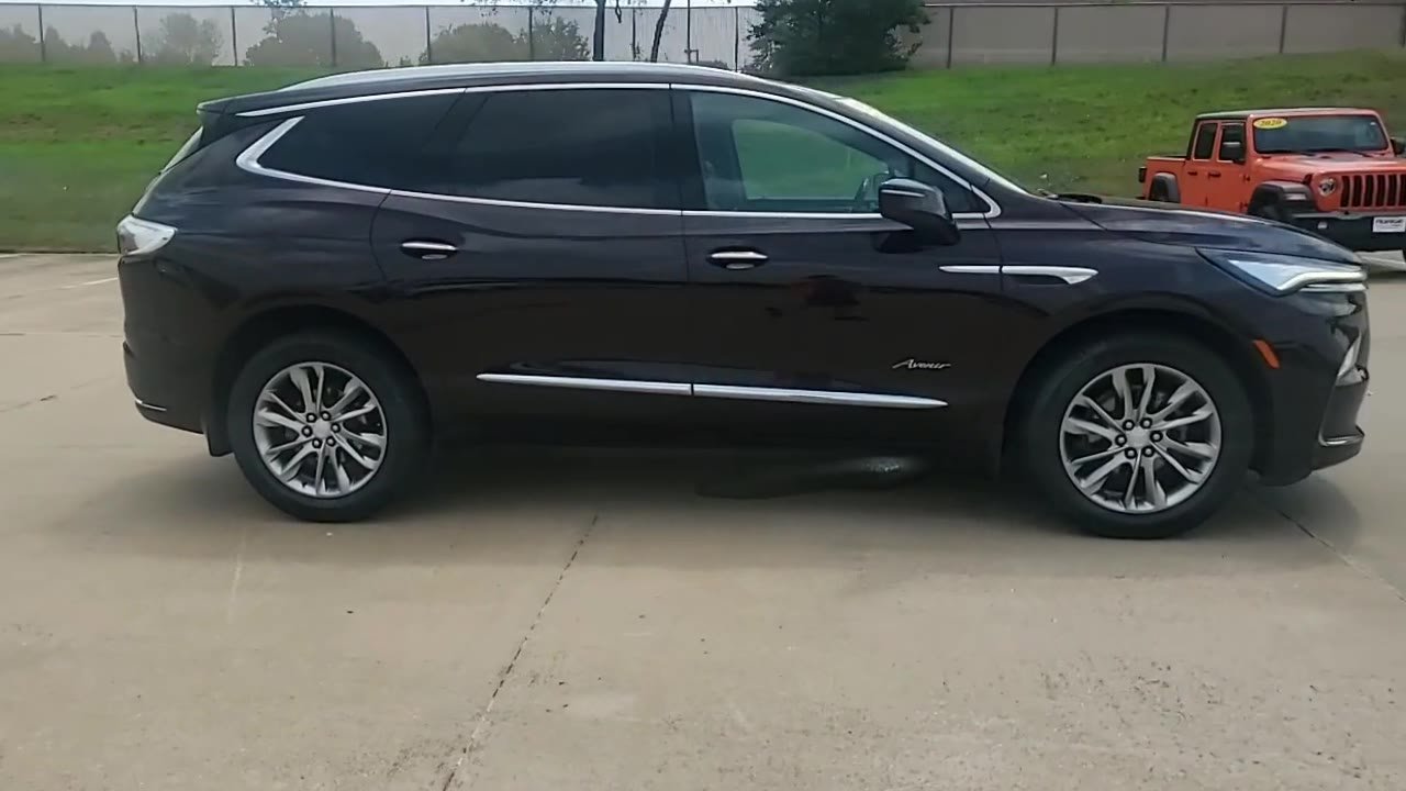 Used 2022 Buick Enclave Avenir w/ Avenir Technology Package AWD/4WD image 9