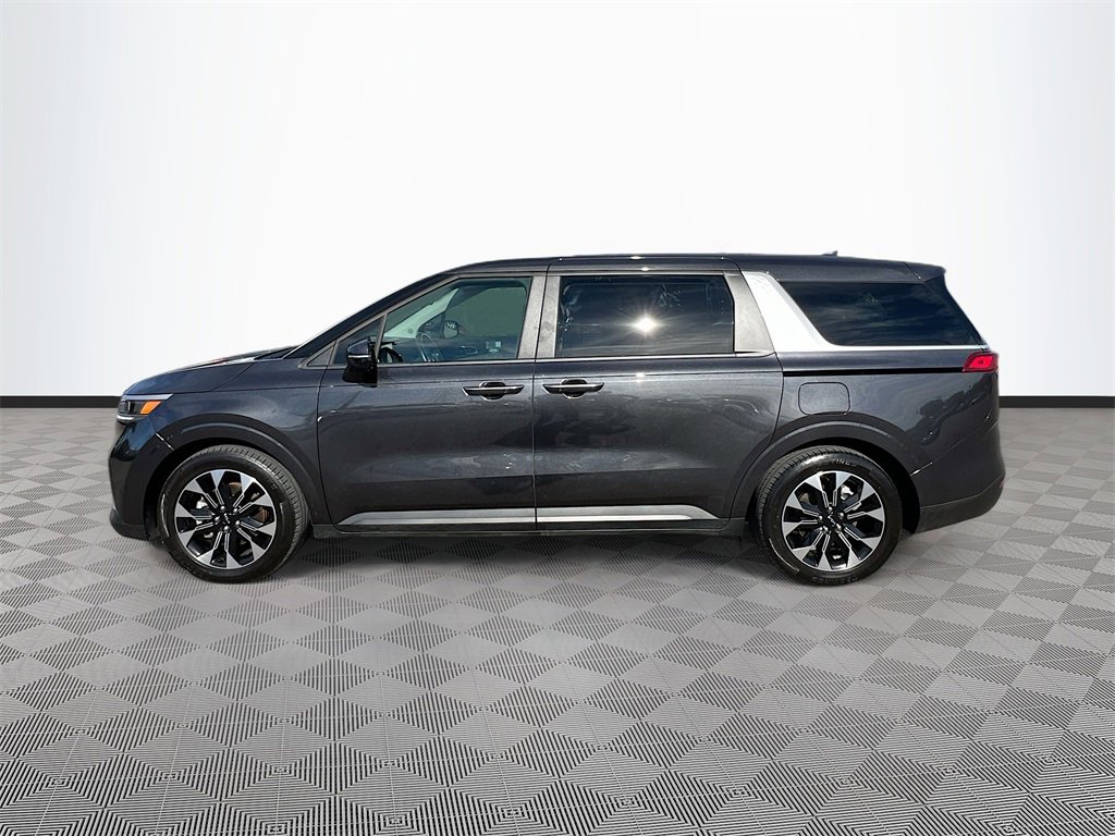 Used 2024 Kia Carnival EX image 4