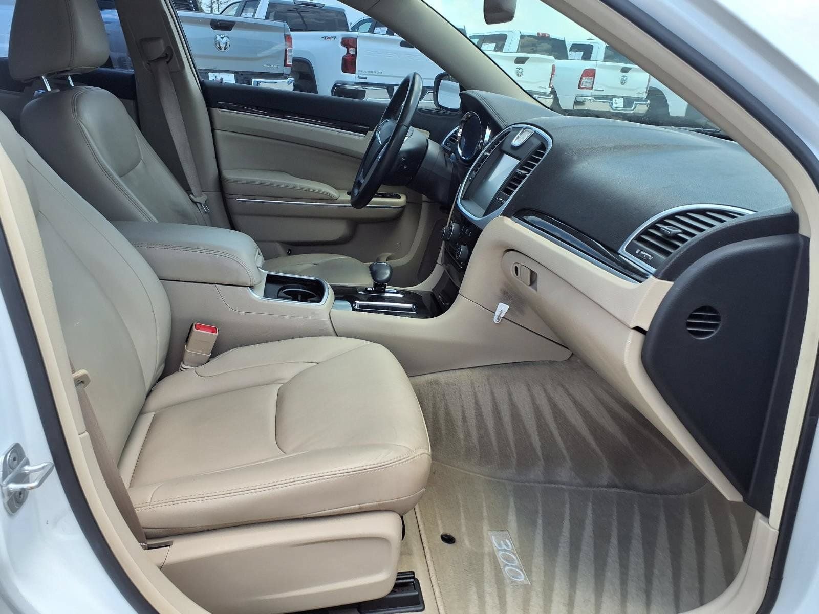 Used 2014 Chrysler 300 RWD image 19