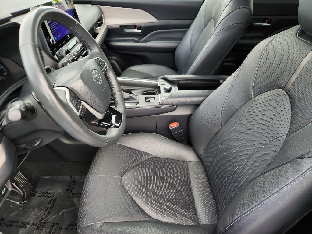 Used 2024 Toyota Grand Highlander AWD image 4