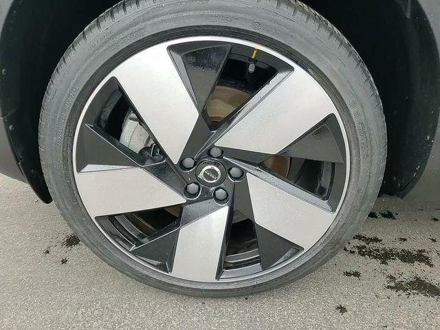 Used 2023 Volvo C40 P8 Recharge Ultimate image 8