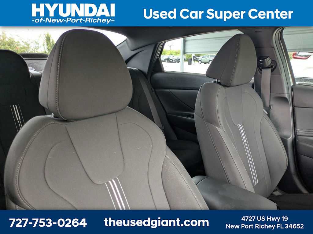 Certified 2025 Hyundai Elantra Sport FWD image 6