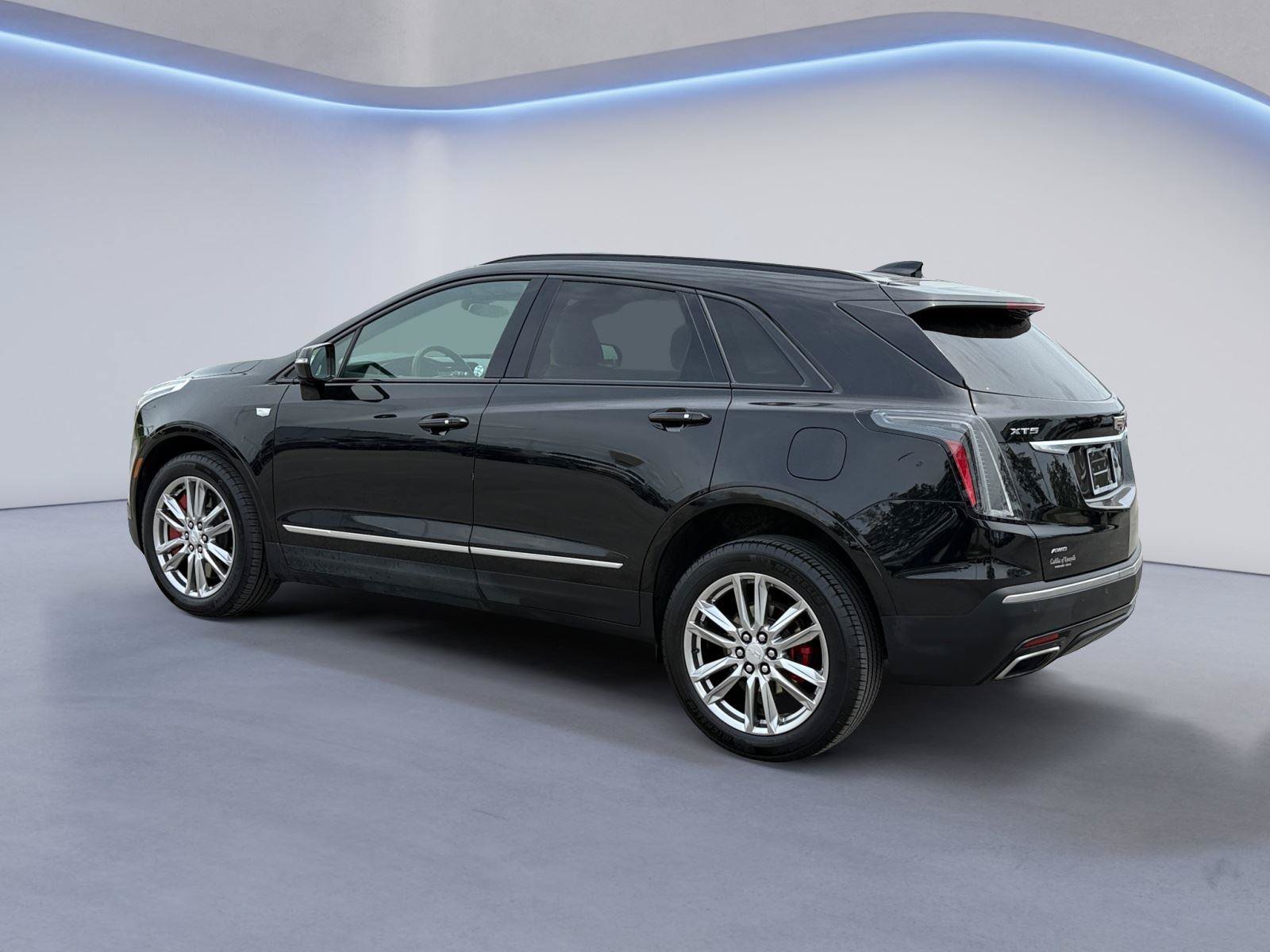 Used 2023 Cadillac XT5 Sportv w/ LPO, Floor Liner Package AWD/4WD image 6
