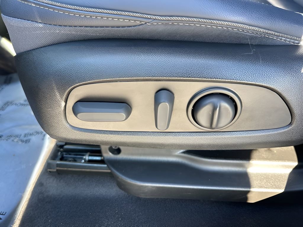 Used 2022 Chevrolet Bolt EUV Premier w/ Launch Edition image 10