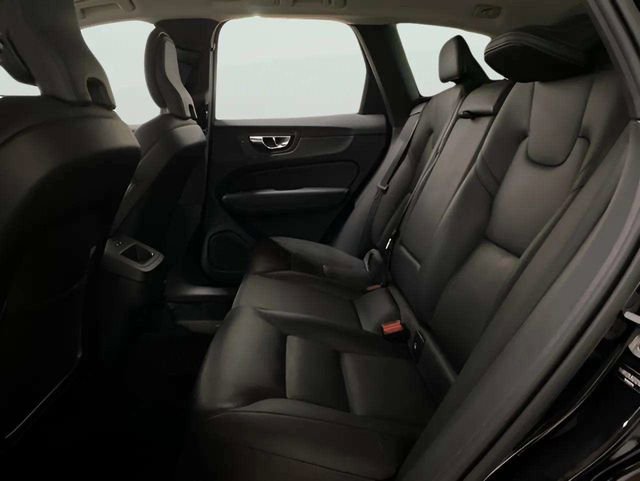 Used 2025 Volvo XC60 B5 Core AWD/4WD image 25