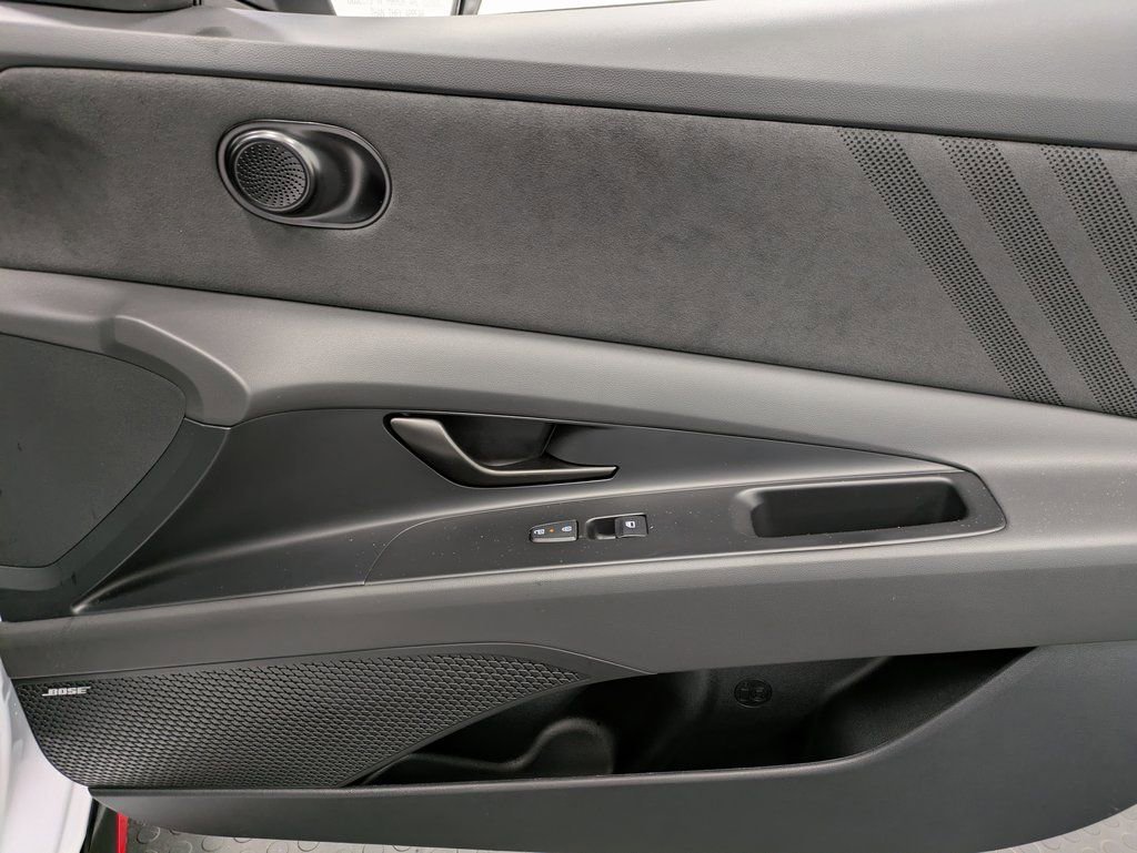 Used 2025 Hyundai Elantra N Base image 27