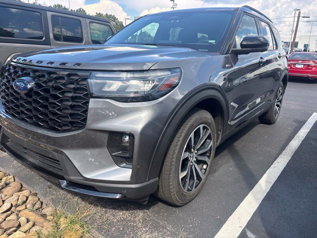 Used 2025 Ford Explorer ST-Line AWD/4WD image 3
