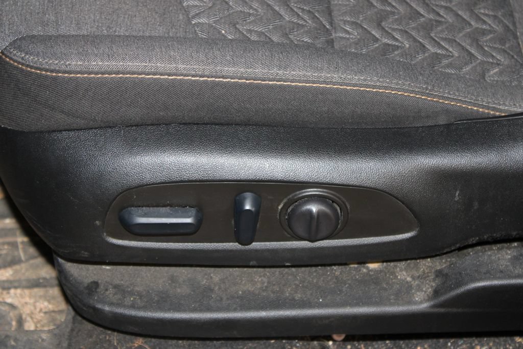 Used 2023 Chevrolet Equinox LT FWD image 33