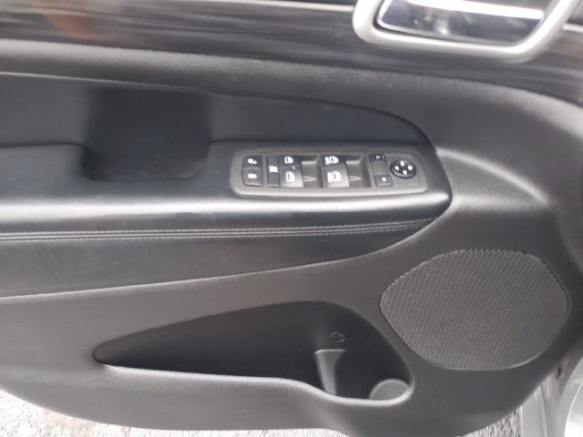 Used 2021 Jeep Grand Cherokee Laredo X AWD/4WD image 18