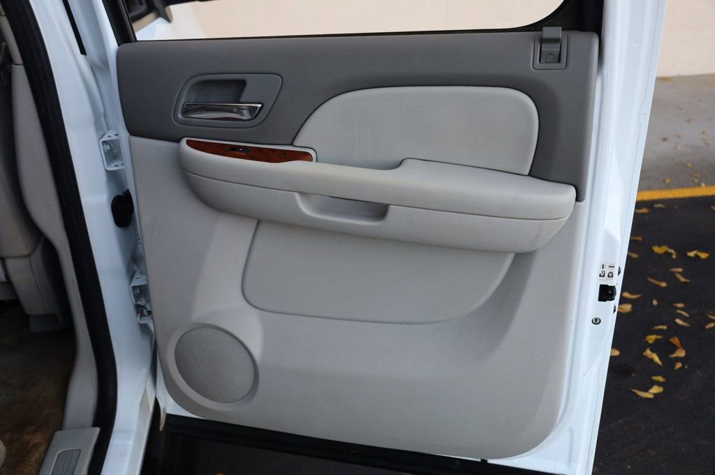 Used 2008 Chevrolet Suburban LT w/ LT Preferred Equipment Group image 20