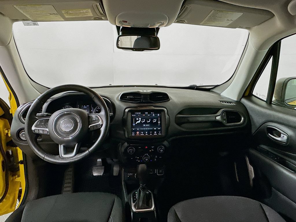 Used 2023 Jeep Renegade Latitude w/ Premium Group AWD/4WD video 3