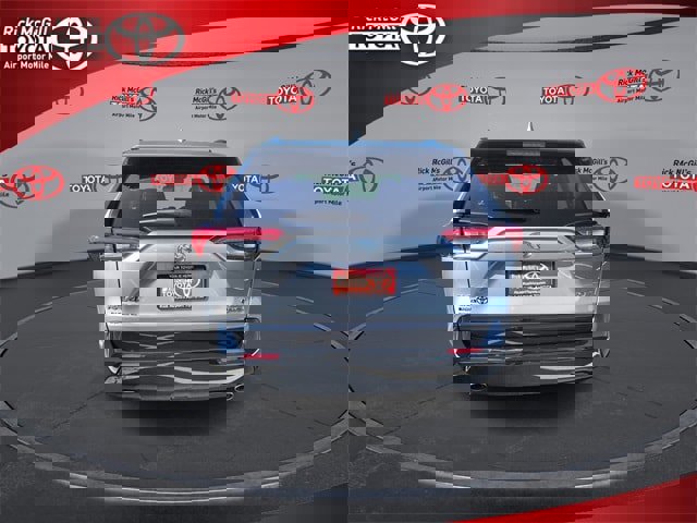 New 2025 Toyota RAV4 SE image 7