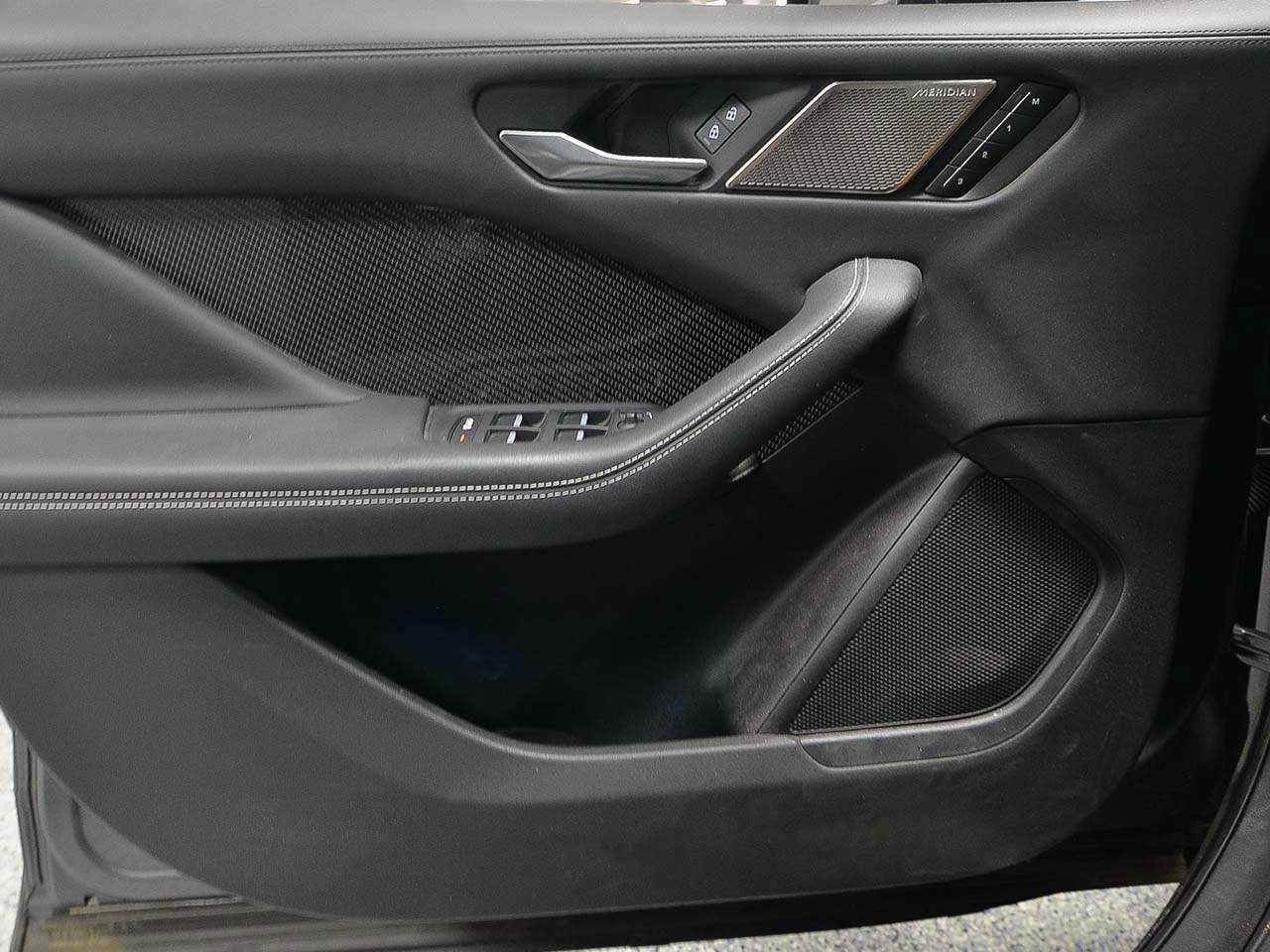 Used 2024 Jaguar I-PACE R-Dynamic HSE AWD/4WD image 6