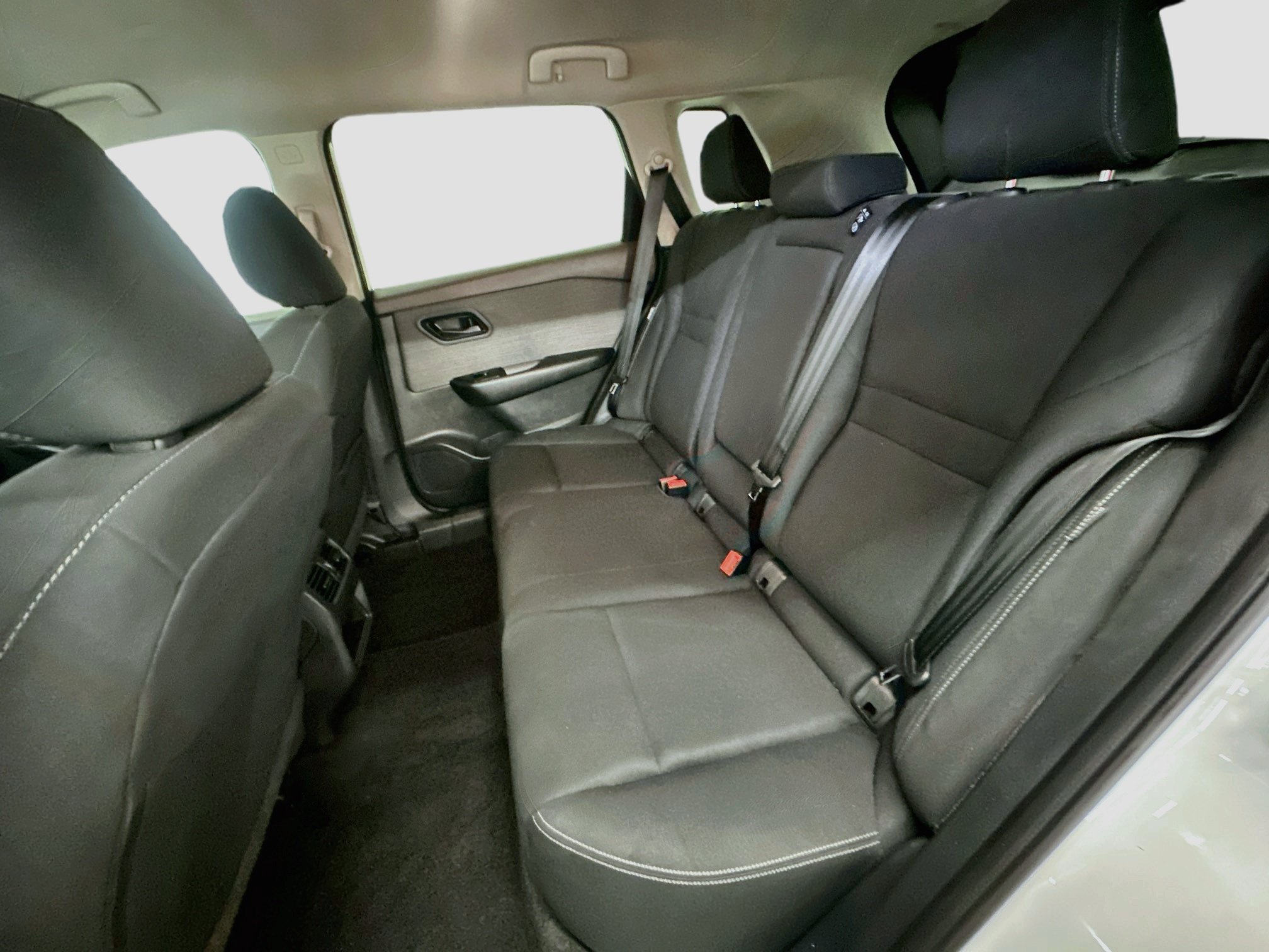 Used 2023 Nissan Rogue S AWD/4WD image 28