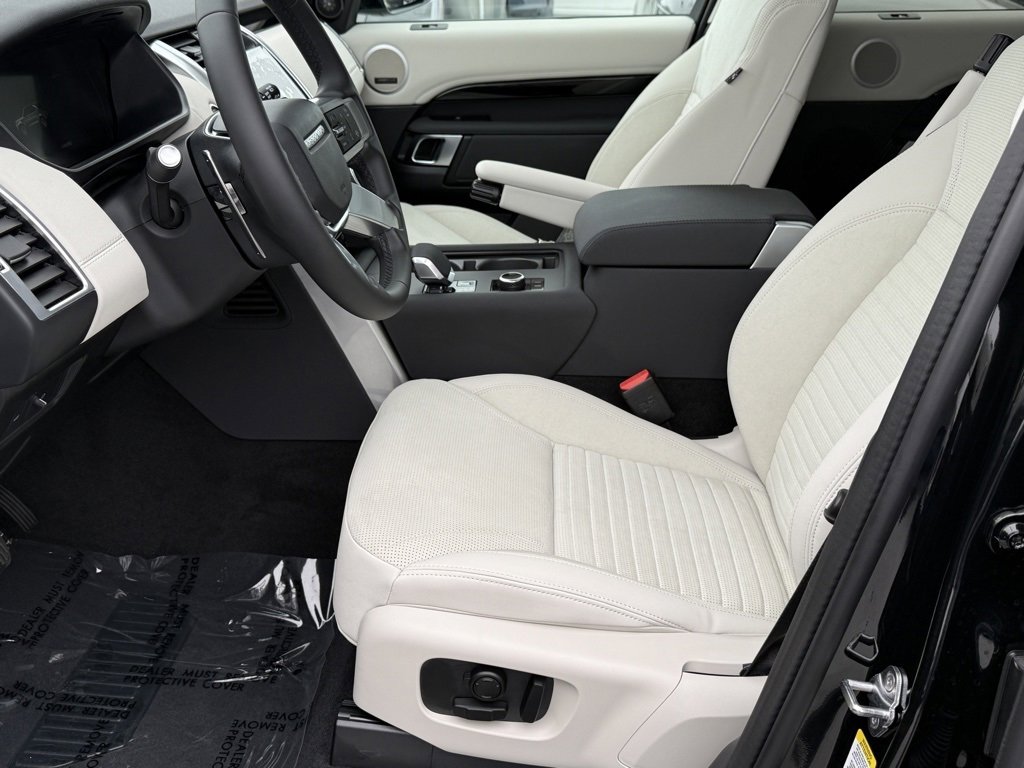 New 2025 Land Rover Discovery S image 11