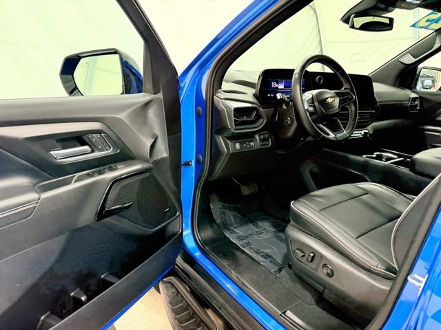 Used 2025 Chevrolet Silverado EV LT image 31