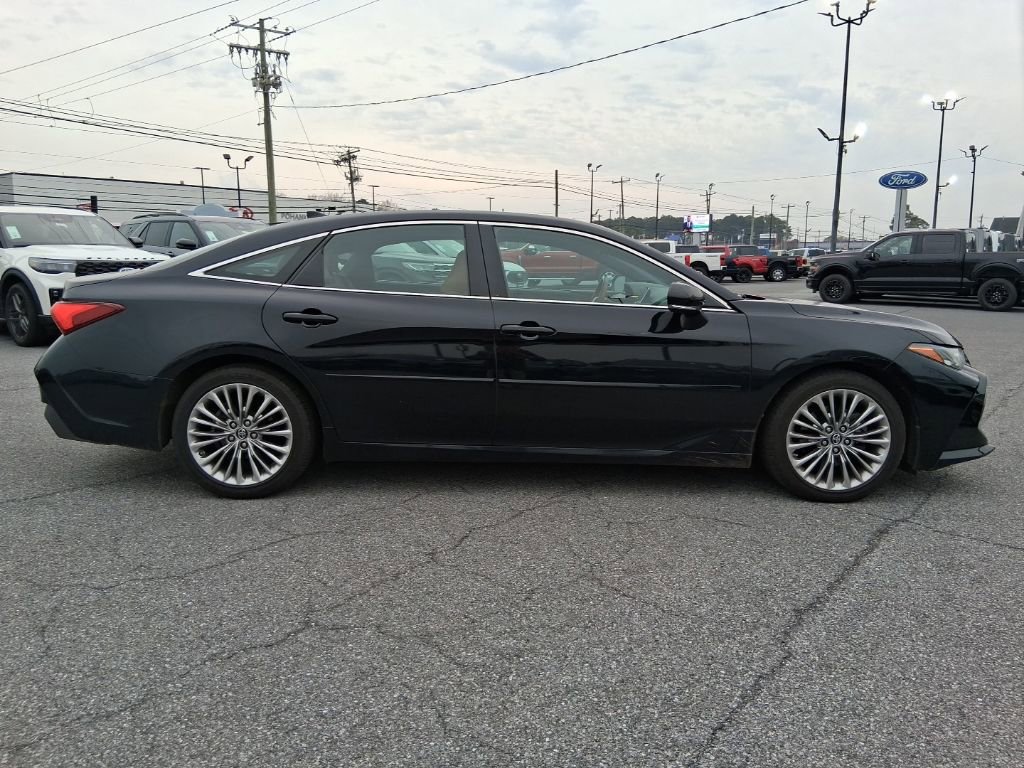 Used 2019 Toyota Avalon Limited image 4