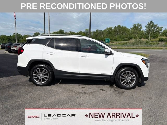 Used 2022 GMC Terrain SLT w/ LPO, Floor Liner Package AWD/4WD image 6