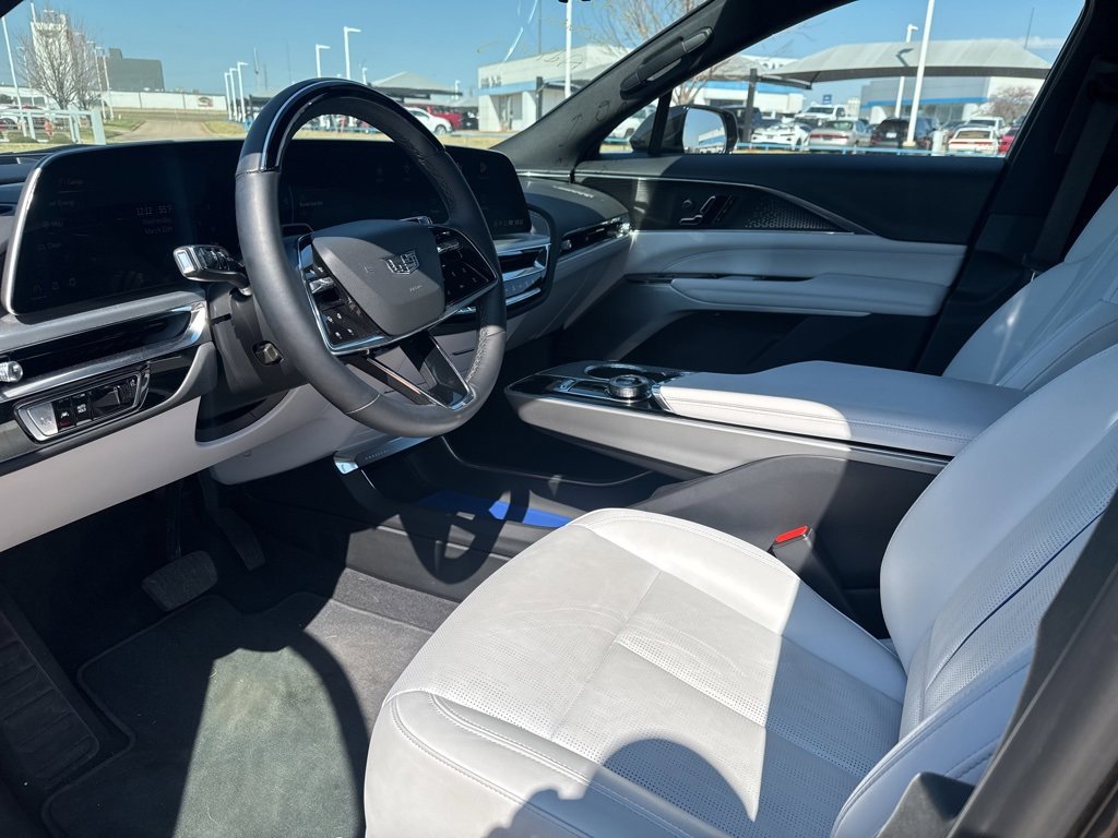 Used 2023 Cadillac Lyriq 2WD image 2