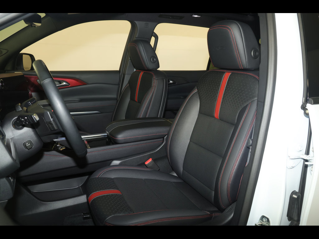 Certified 2026 Chevrolet Traverse RS w/ LPO, Floor Liner Package AWD/4WD image 27