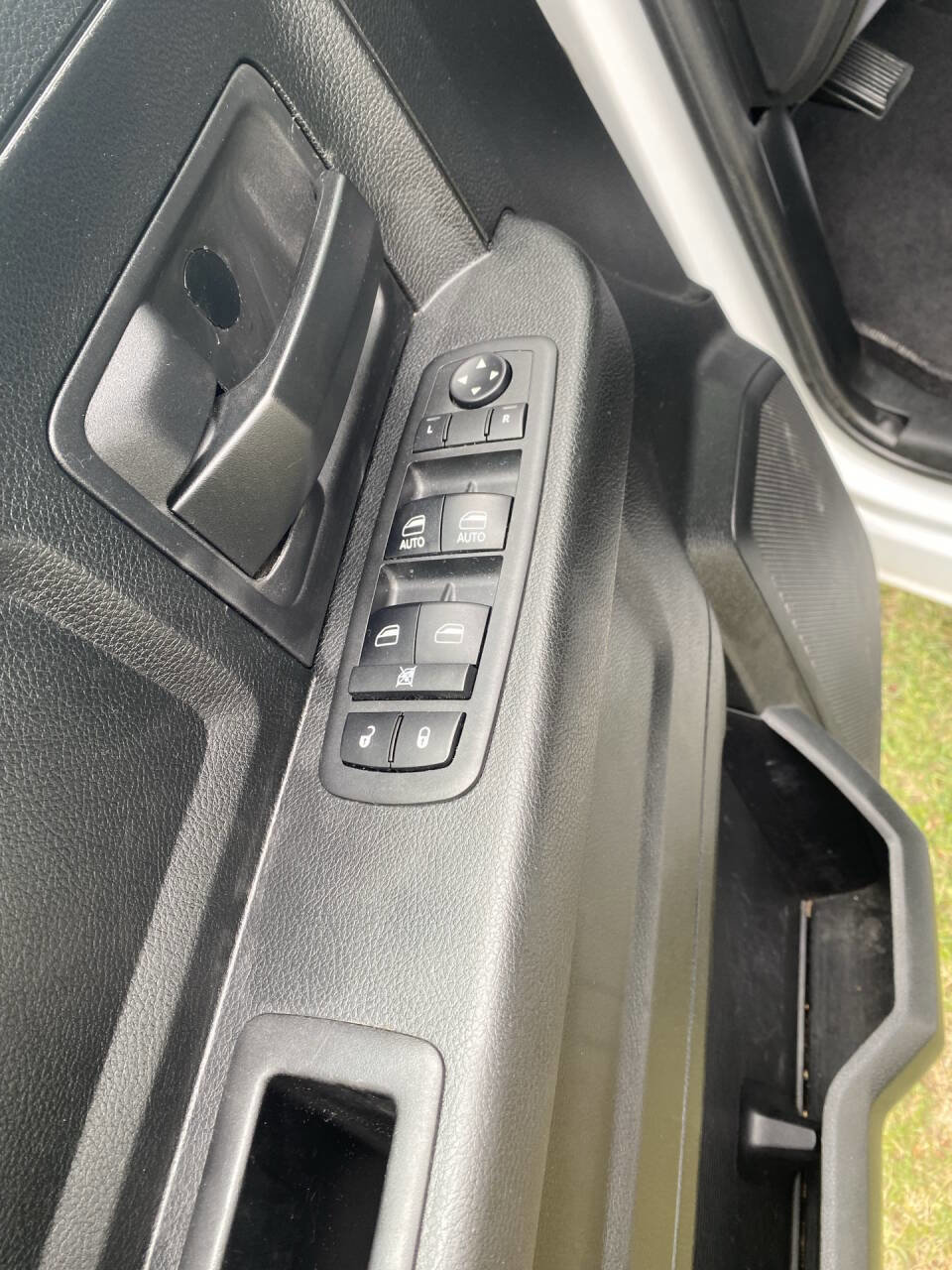 Used 2018 RAM 1500 Express w/ Express Value Package AWD/4WD image 9