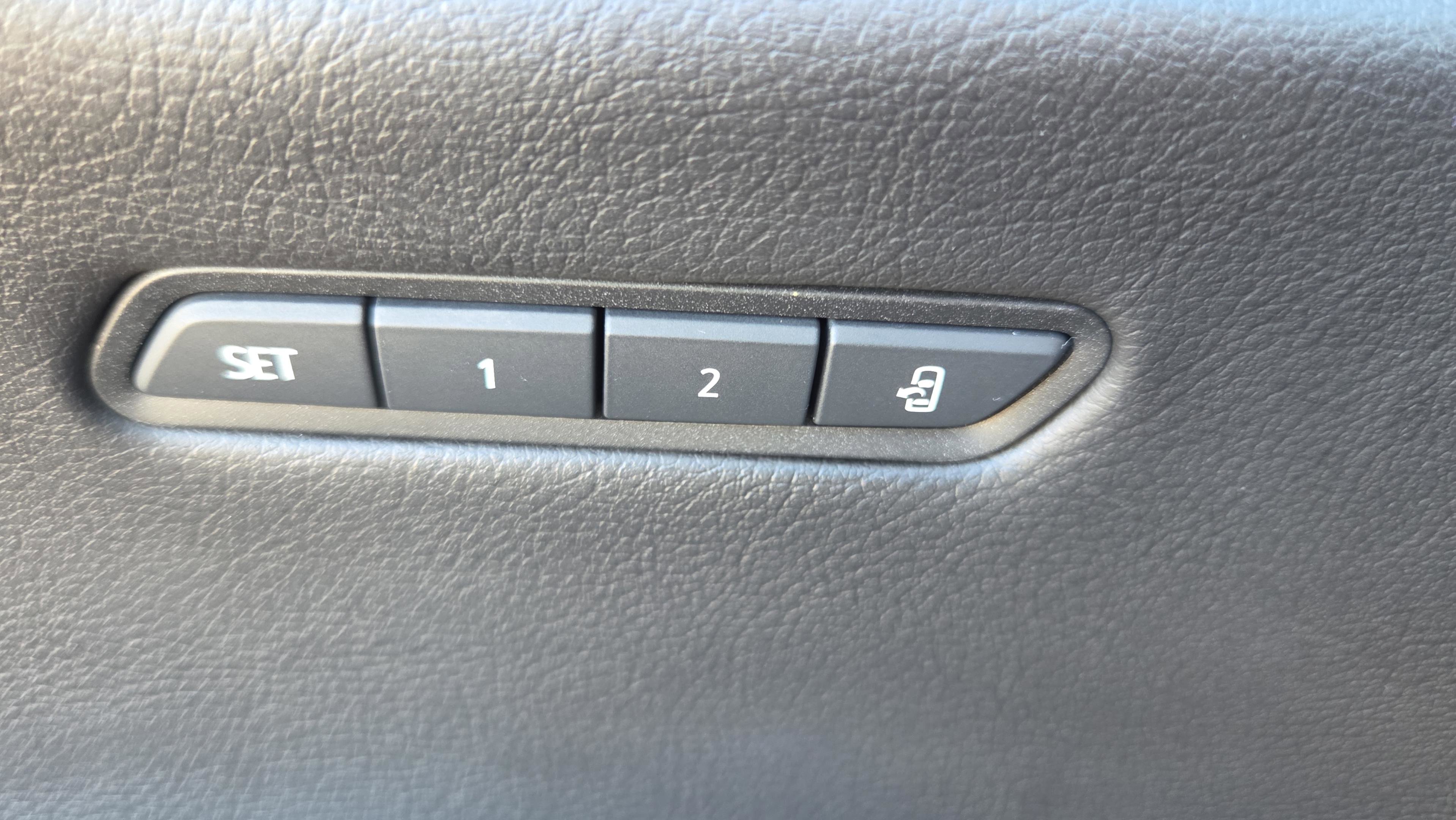 Used 2025 Cadillac XT5 Premium Luxury image 8