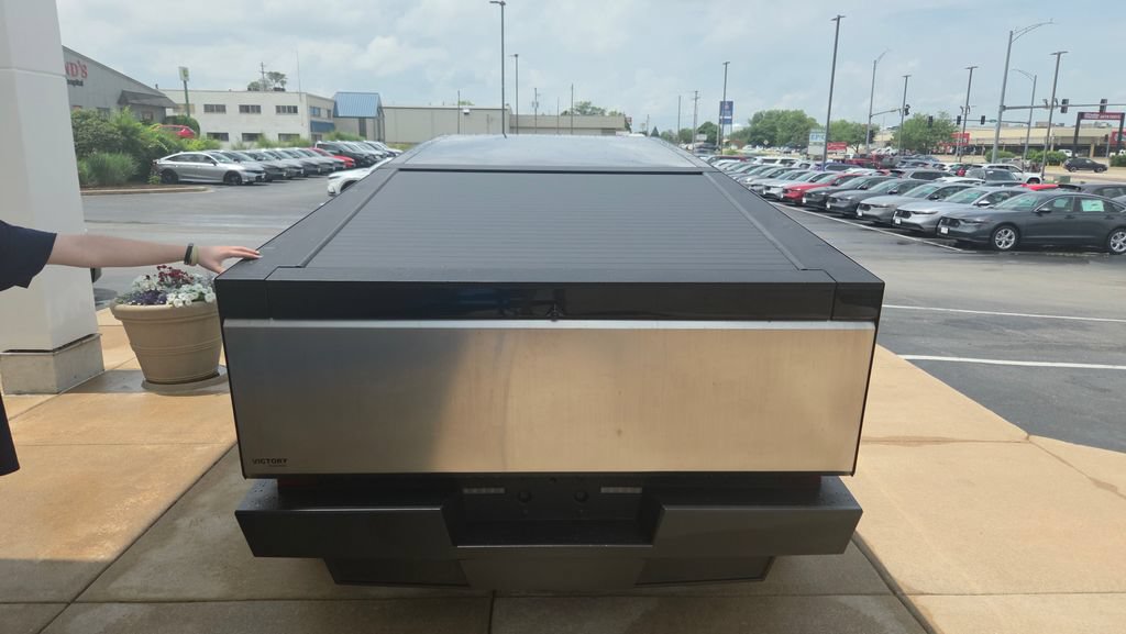Used 2024 Tesla Cybertruck AWD Crew Cab image 13