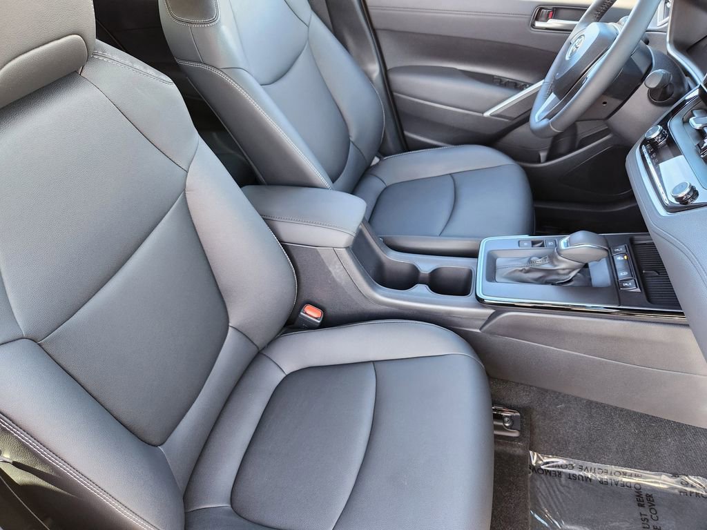 Used 2026 Toyota Corolla Cross XLE w/ Convenience Package image 4