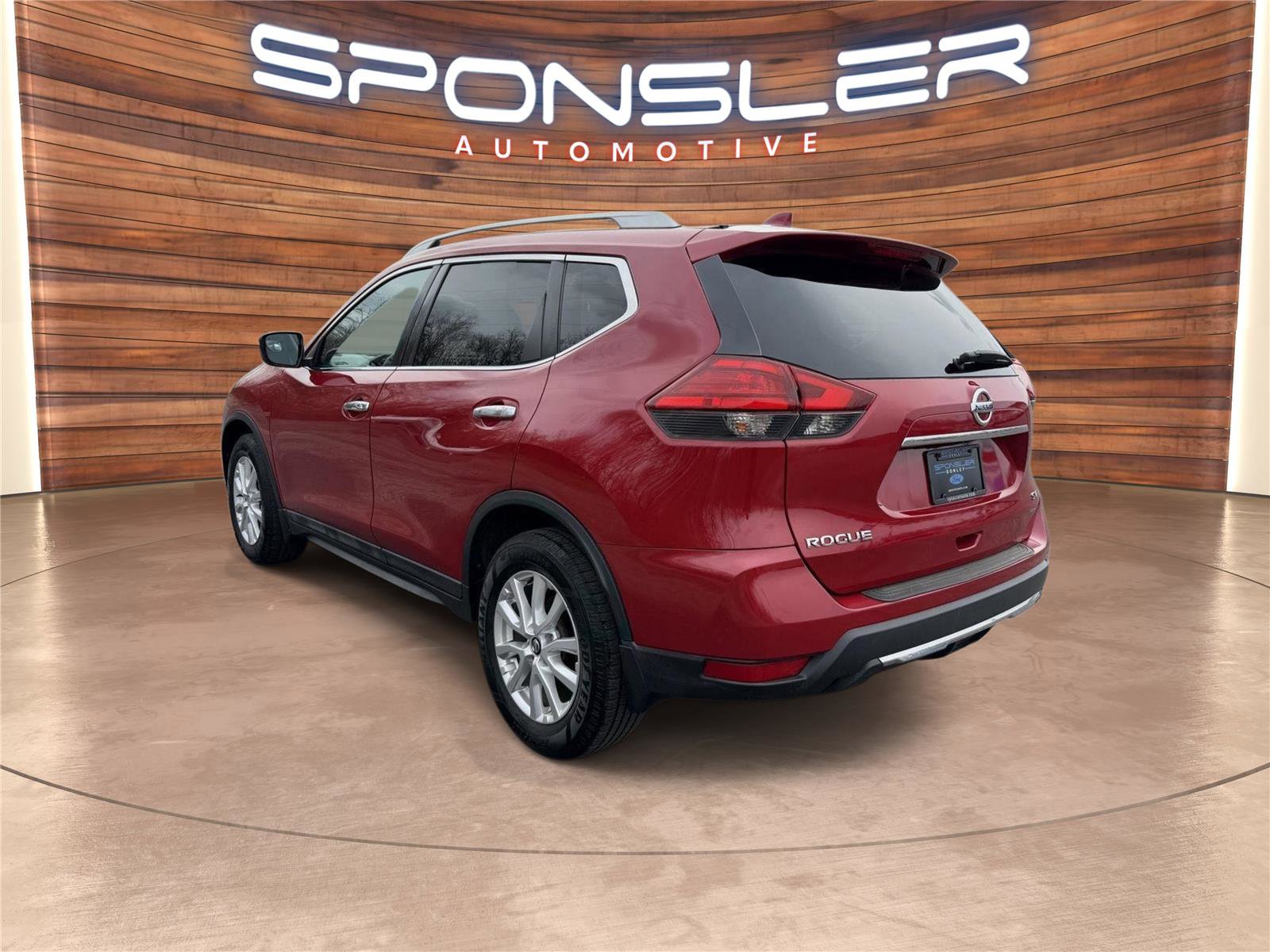 Used 2017 Nissan Rogue SV image 3