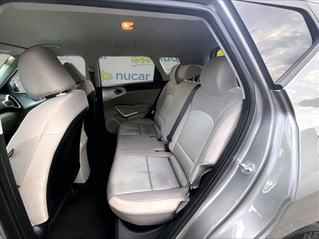Used 2025 Kia Soul LX w/ LX Technology Package FWD image 15