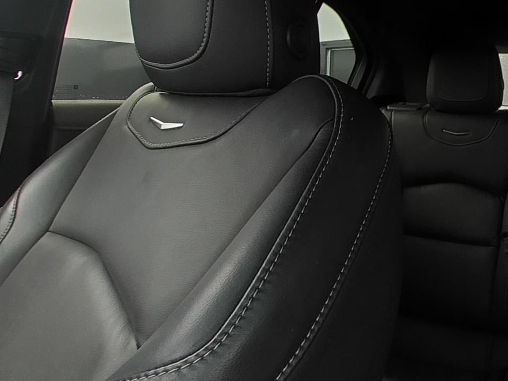 Used 2025 Cadillac XT4 Premium Luxury FWD image 9
