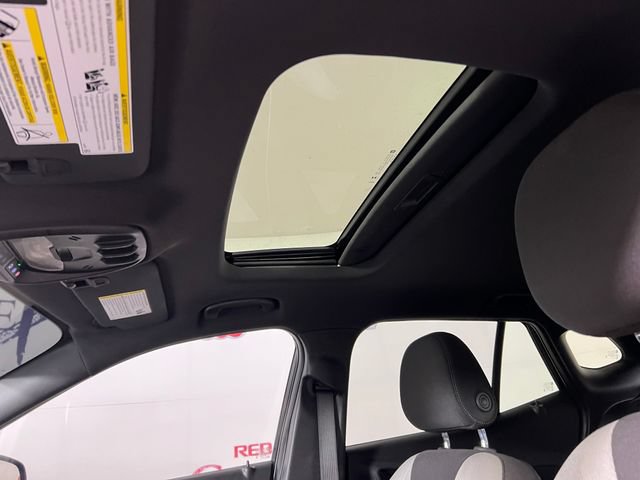 Used 2024 Chevrolet Trax RS w/ Sunroof Package FWD image 20