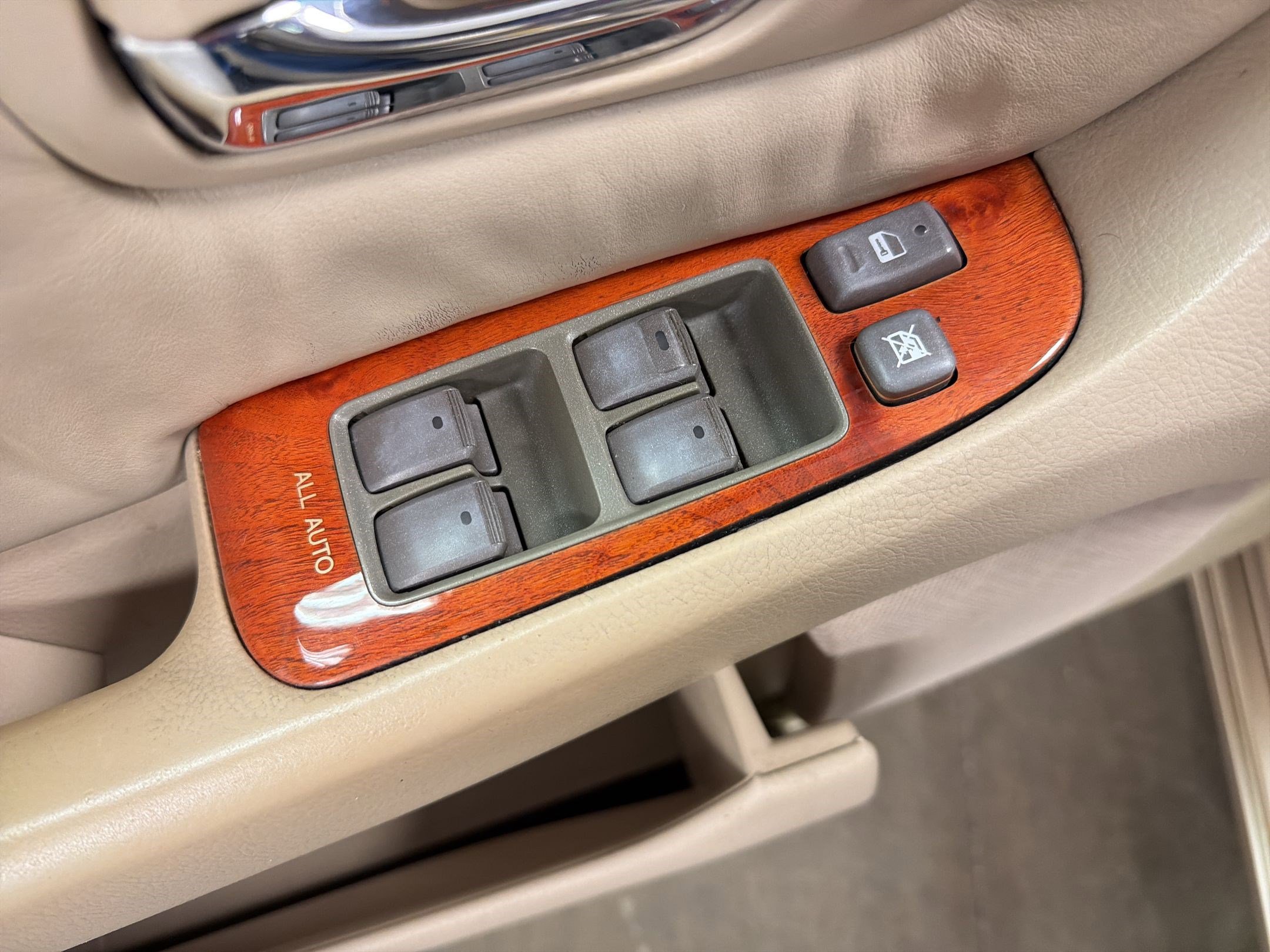 Used 2002 Lexus LS 430 RWD image 19